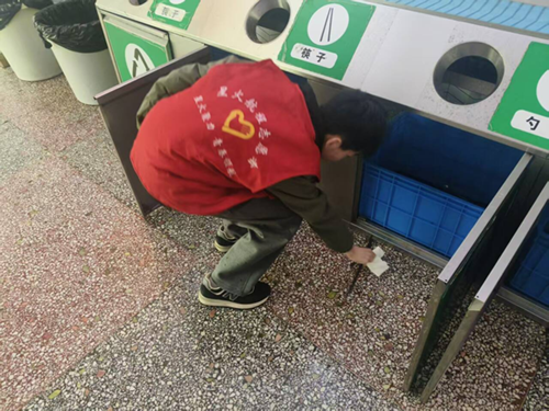 文明就餐新风尚，志愿服务暖人心