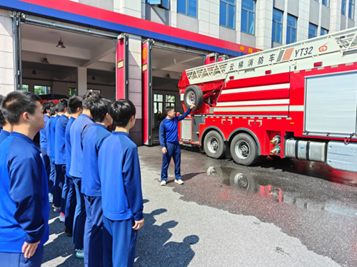 学院消防工程技术专业师生赴消防站开展实训参观活动