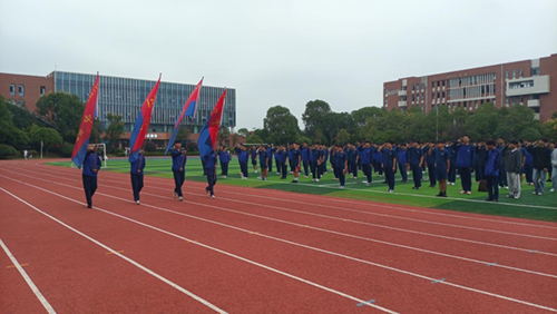 铸魂砺兵强作风 军事化管理启新程 信息工程系消防工程技术专业举行授旗仪式