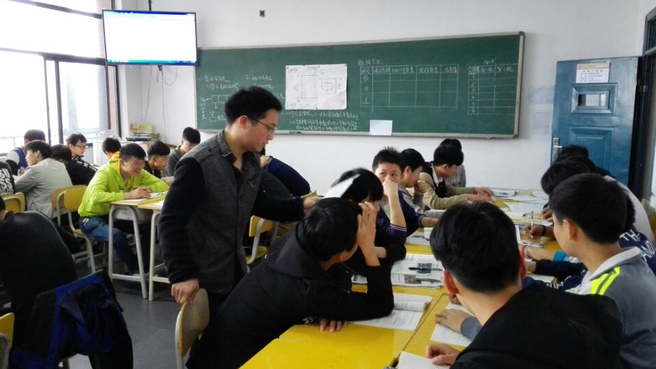 机械工程系举行青年教师“高效课堂”比赛