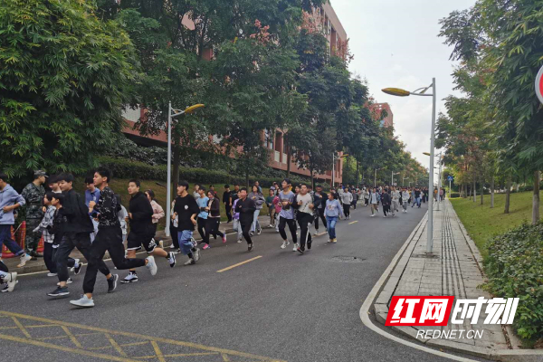 湖南工贸技师学院开展防空应急疏散演练